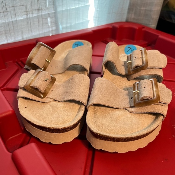 Shoes - Brand new sandals